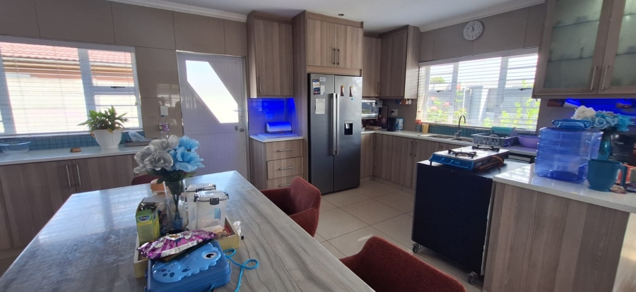 4 Bedroom Property for Sale in Grassy Park Western Cape